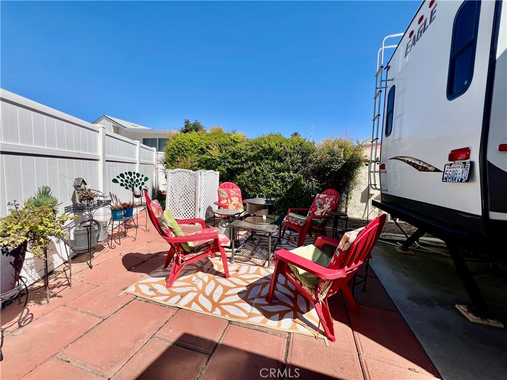 1295 S Cawston Avenue