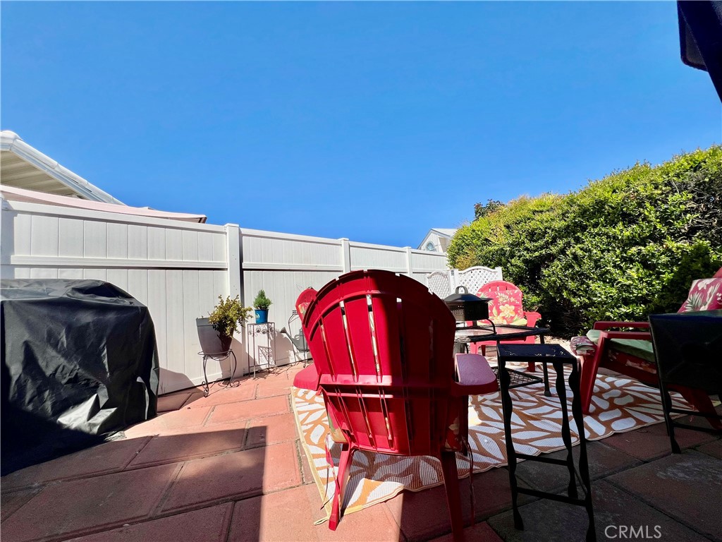 1295 S Cawston Avenue