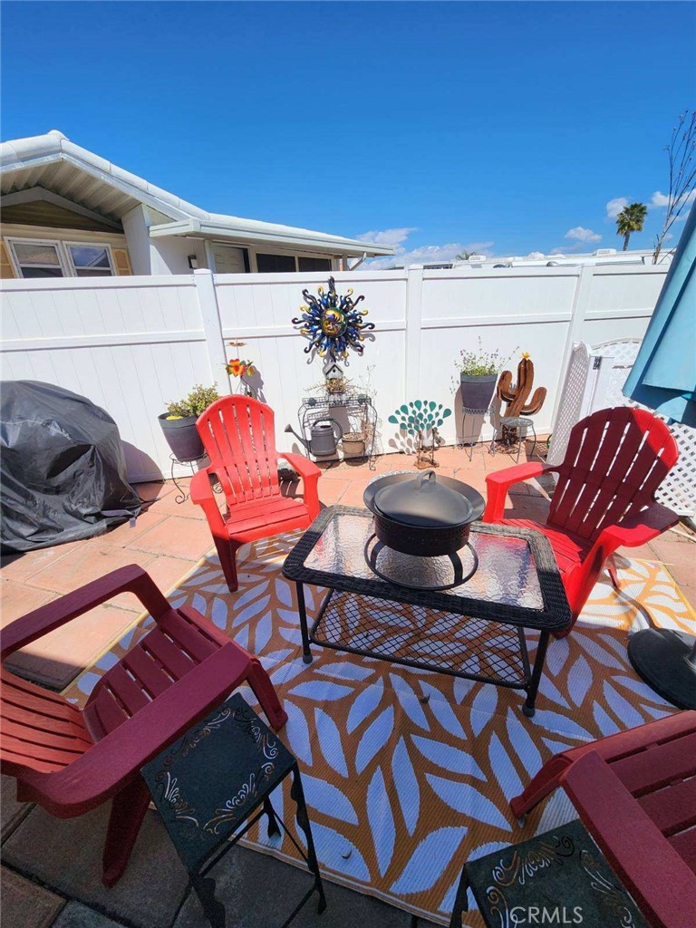 1295 S Cawston Avenue