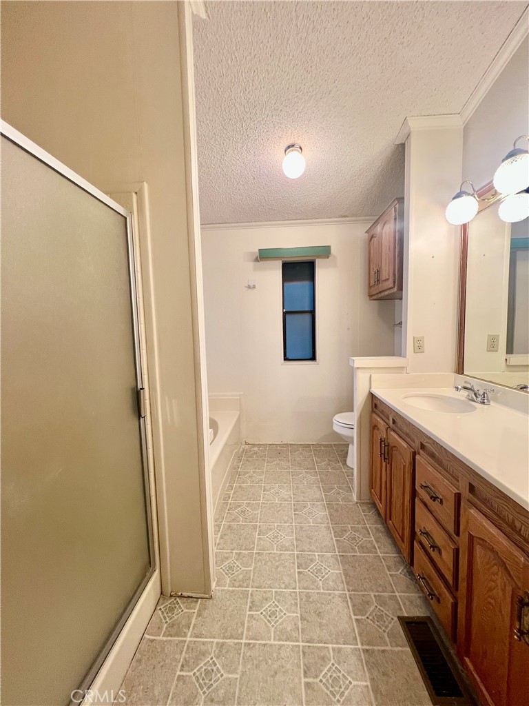 24600 Mountain Ave #8