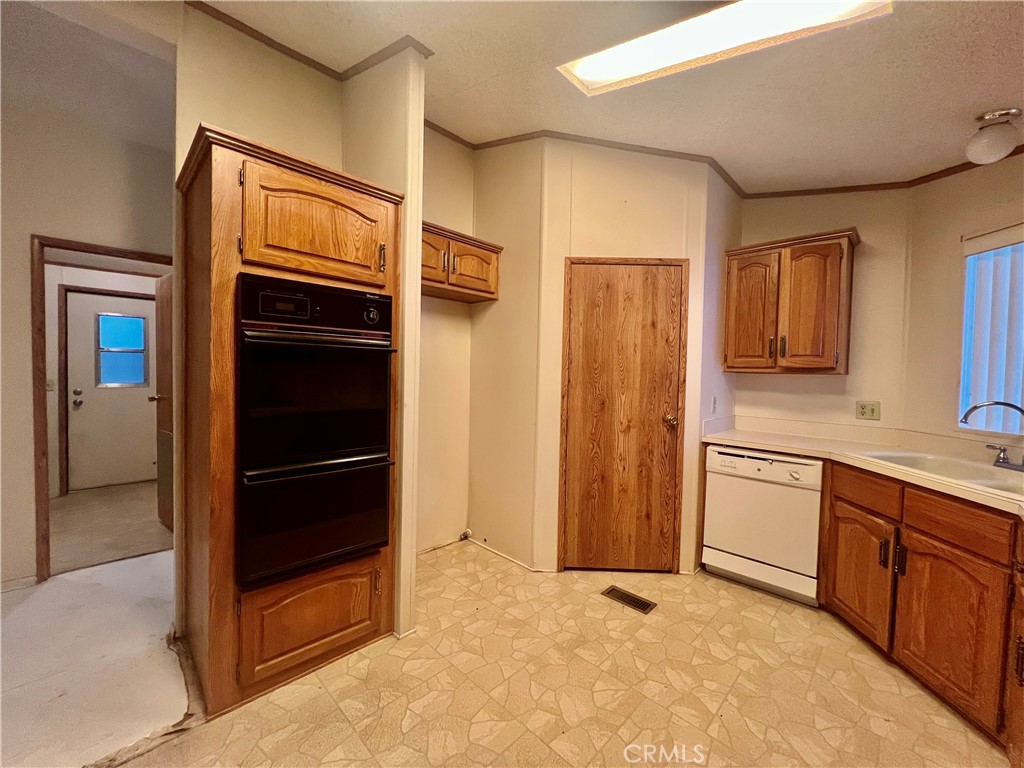 24600 Mountain Ave #8