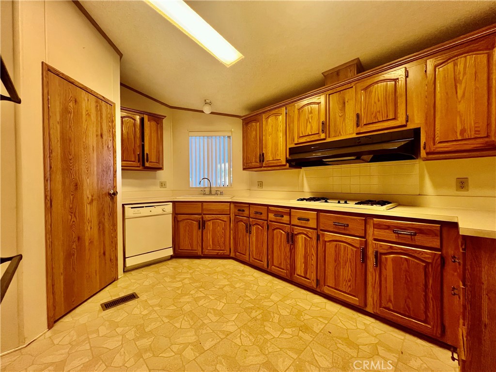 24600 Mountain Ave #8