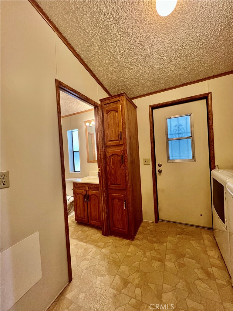 24600 Mountain Ave #8