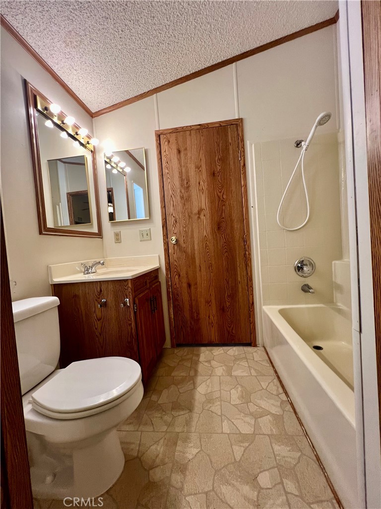 24600 Mountain Ave #8