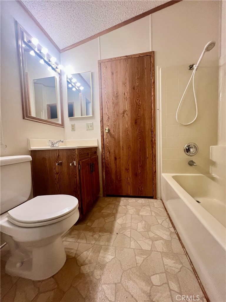 24600 Mountain Ave #8