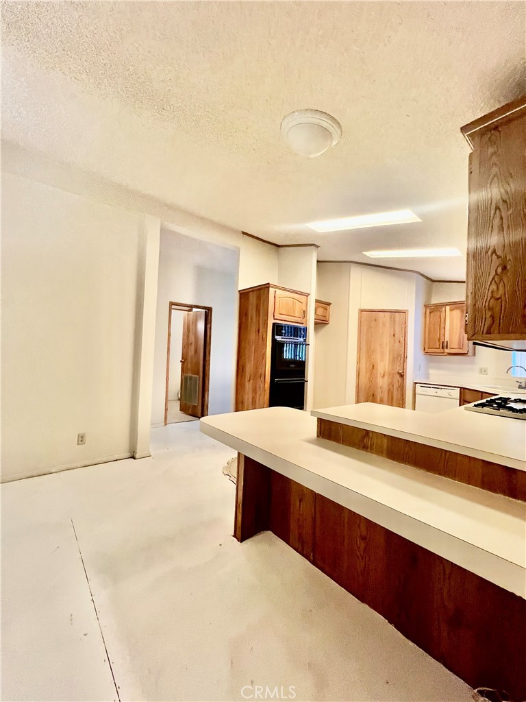 24600 Mountain Ave #8