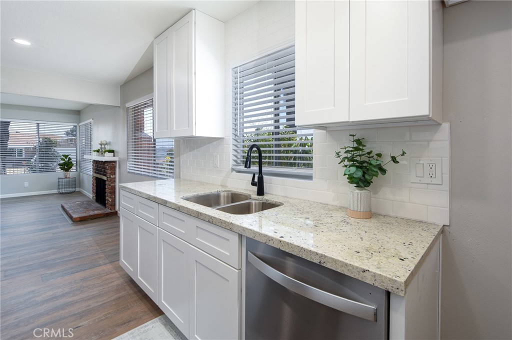 15195 Kingsway Drive