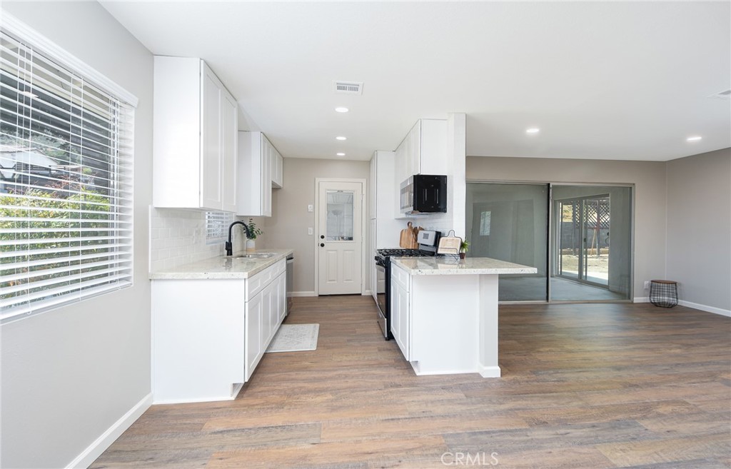 15195 Kingsway Drive