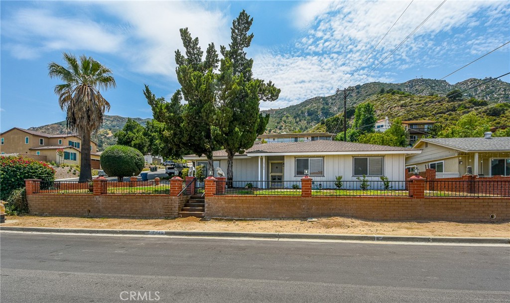 15195 Kingsway Drive