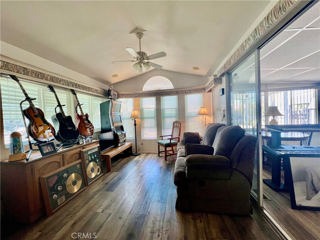 1295 S Cawston Avenue 422