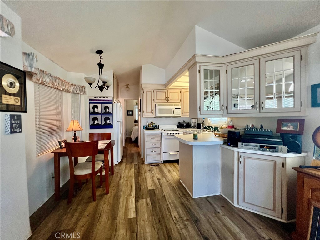 1295 S Cawston Avenue 422