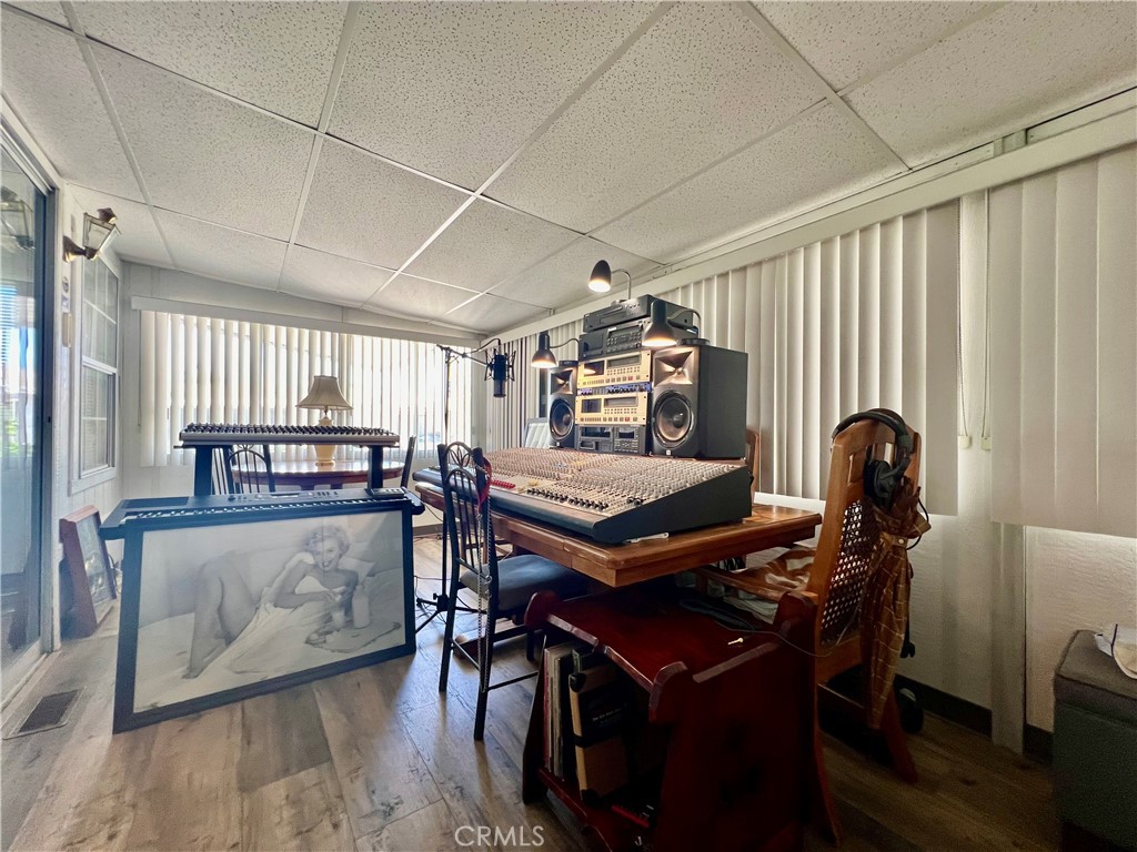 1295 S Cawston Avenue 422