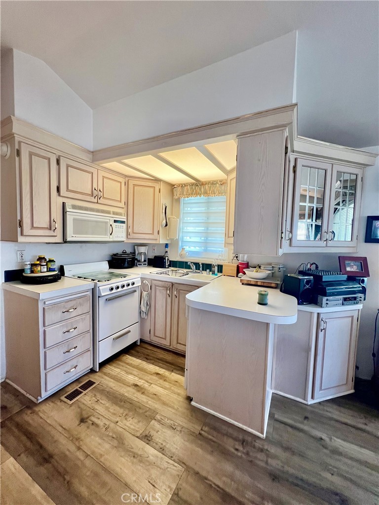 1295 S Cawston Avenue 422