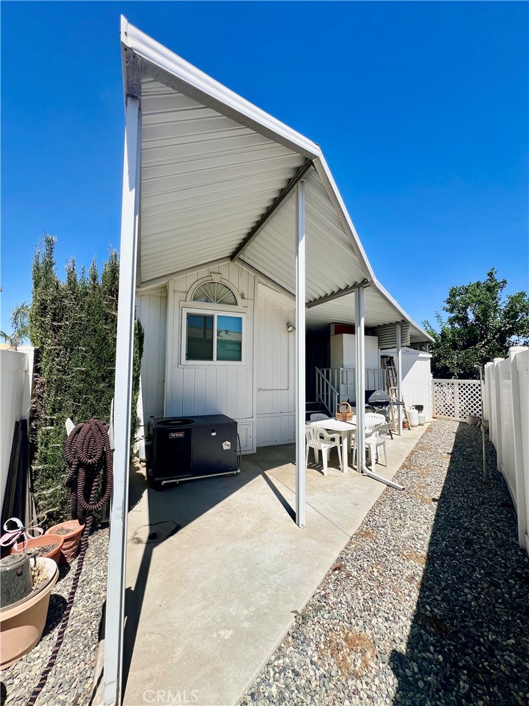 1295 S Cawston Avenue 422