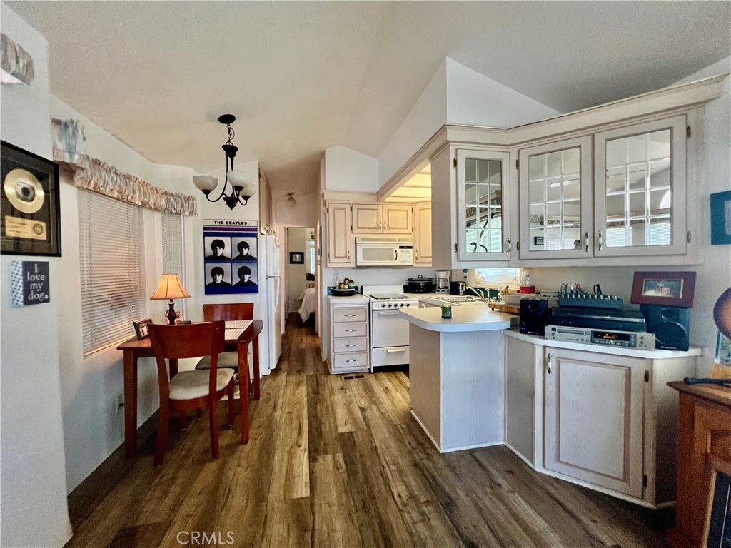 1295 S Cawston Avenue 422