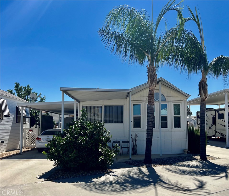 1295 S Cawston Avenue 422