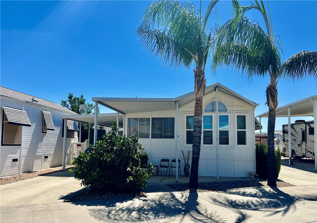 1295 S Cawston Avenue 422