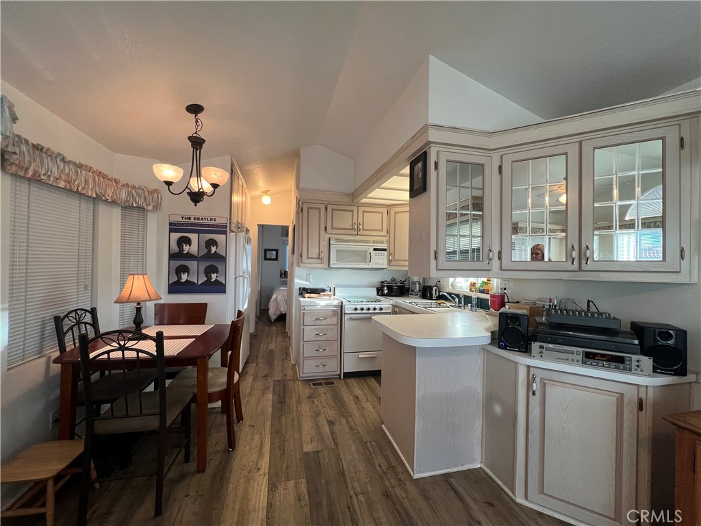 1295 S Cawston Avenue 422