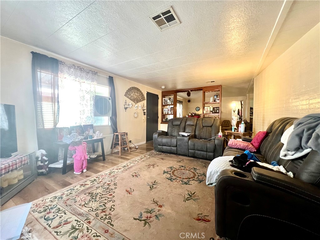 725 W Thornton Ave 69