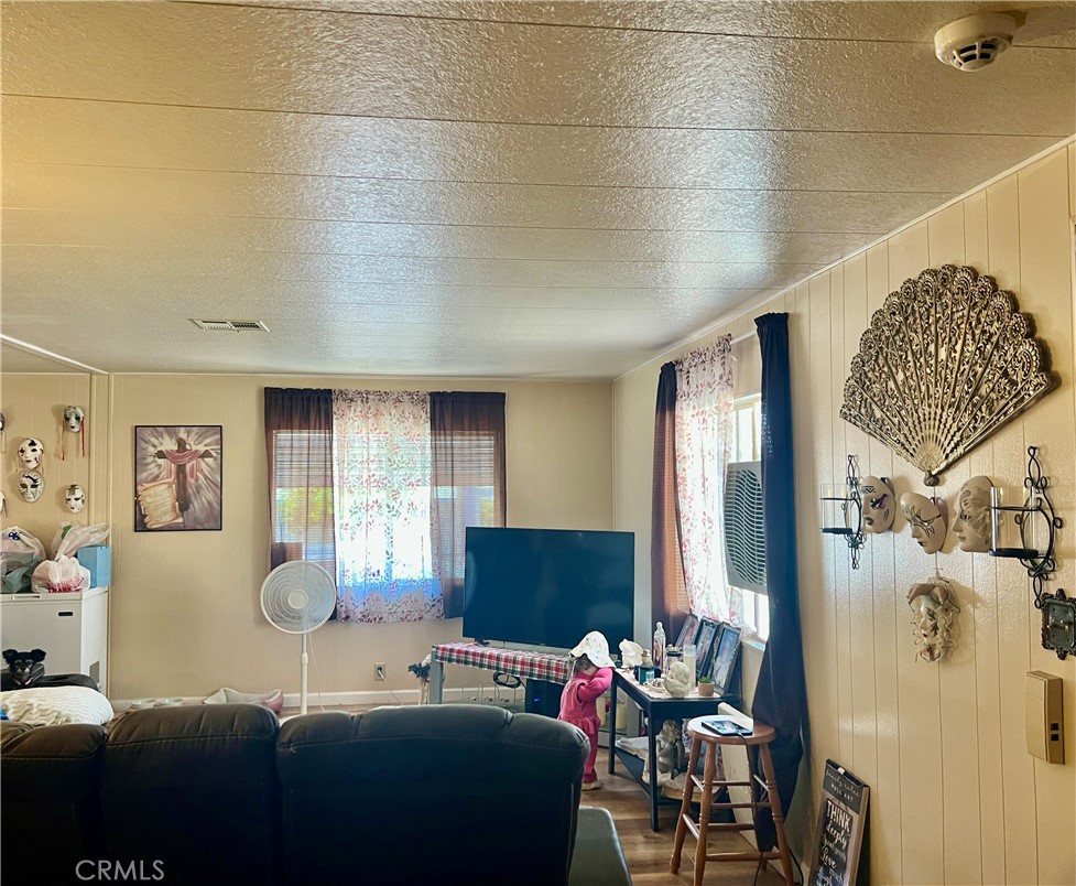 725 W Thornton Ave 69