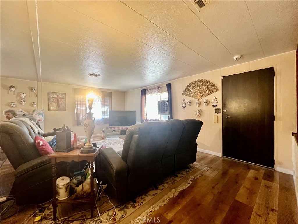 725 W Thornton Ave 69