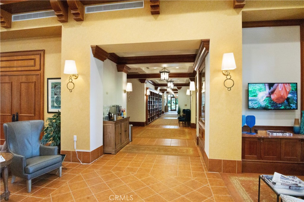 5658 Paseo Famosa