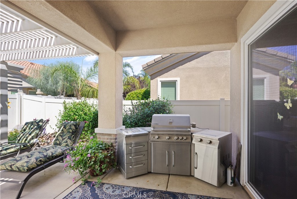 5658 Paseo Famosa