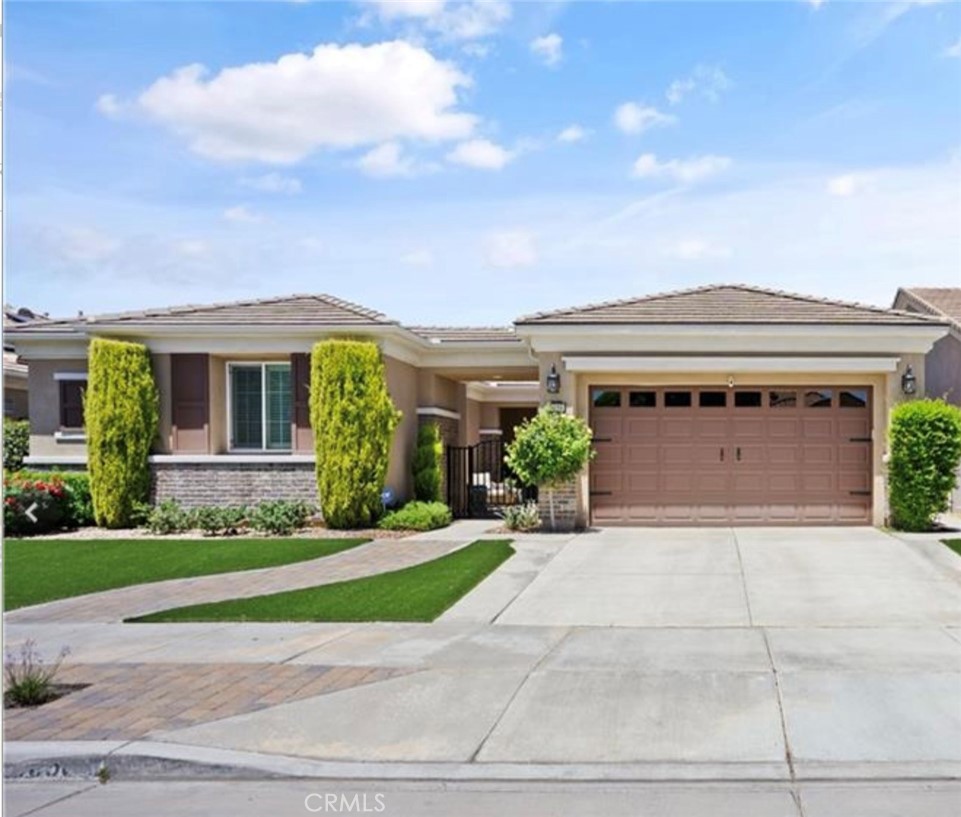 5658 Paseo Famosa