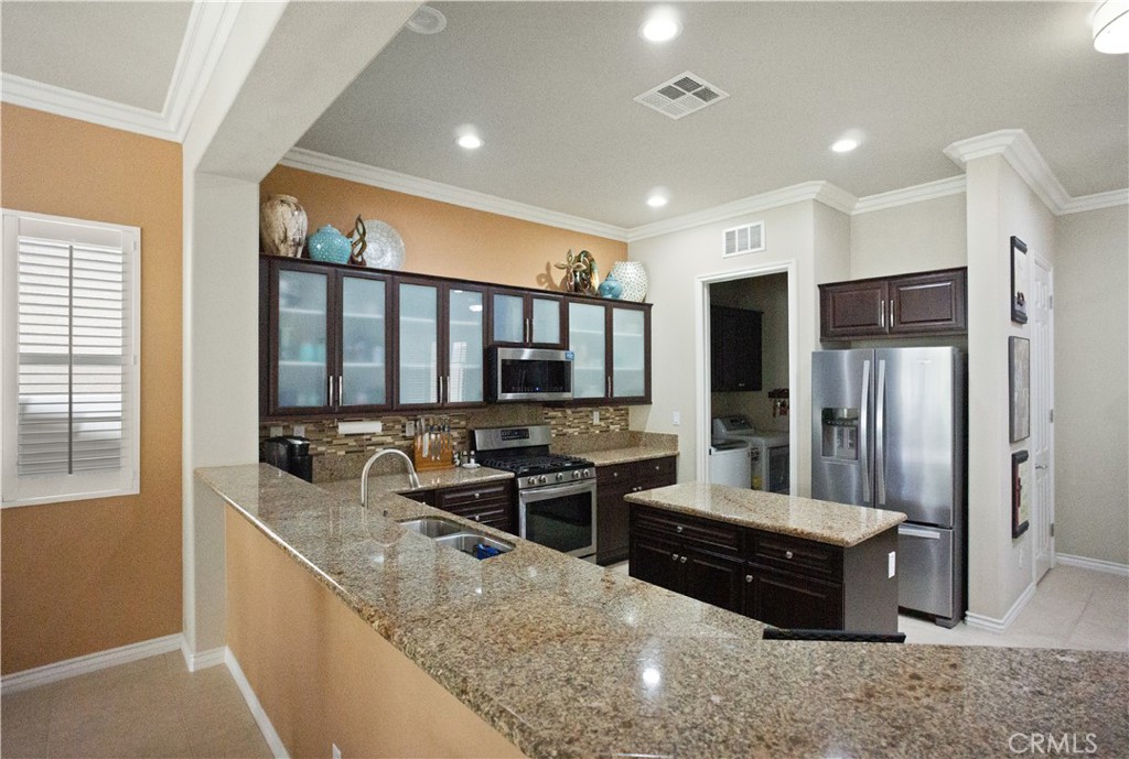 5658 Paseo Famosa