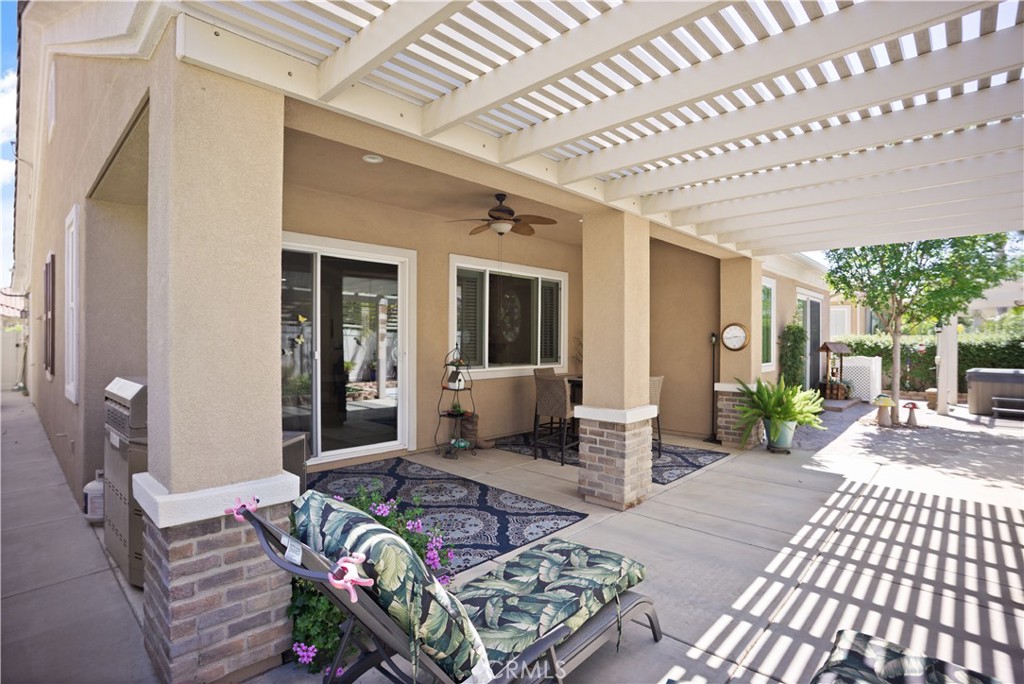 5658 Paseo Famosa