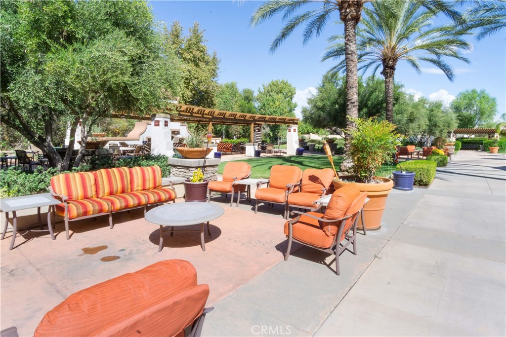 5658 Paseo Famosa