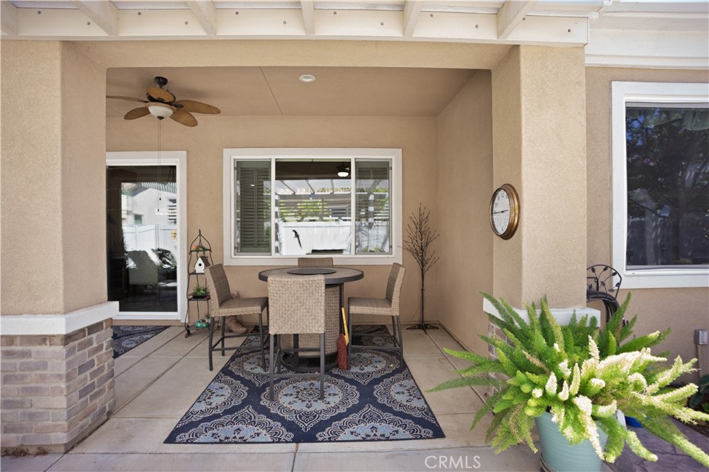 5658 Paseo Famosa