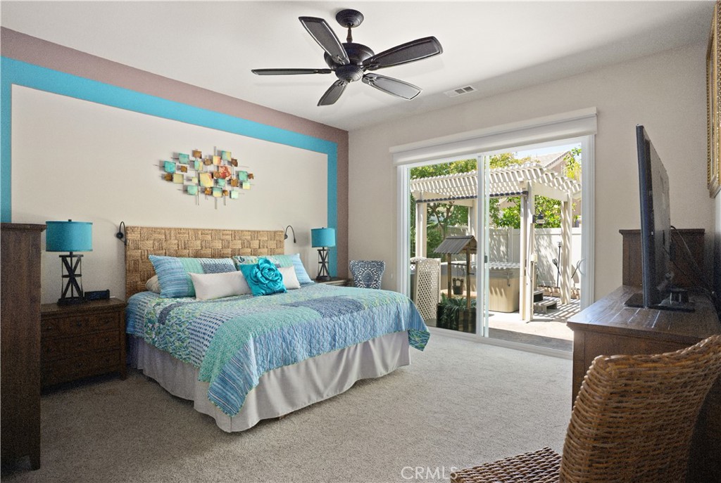 5658 Paseo Famosa
