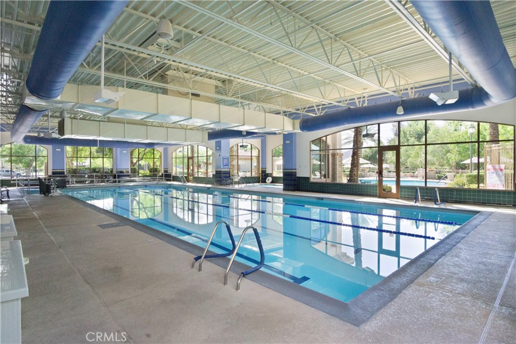 5658 Paseo Famosa