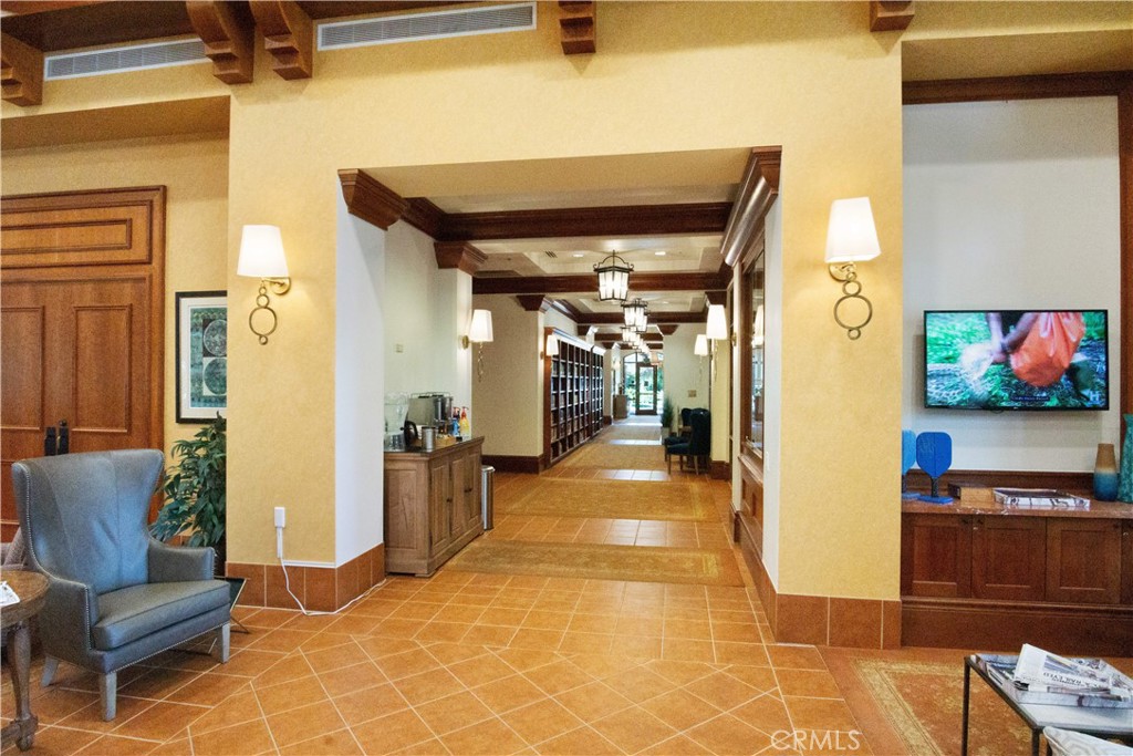 5658 Paseo Famosa