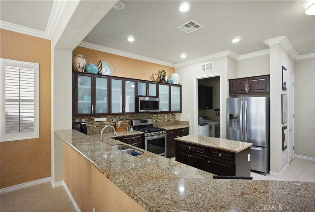 5658 Paseo Famosa