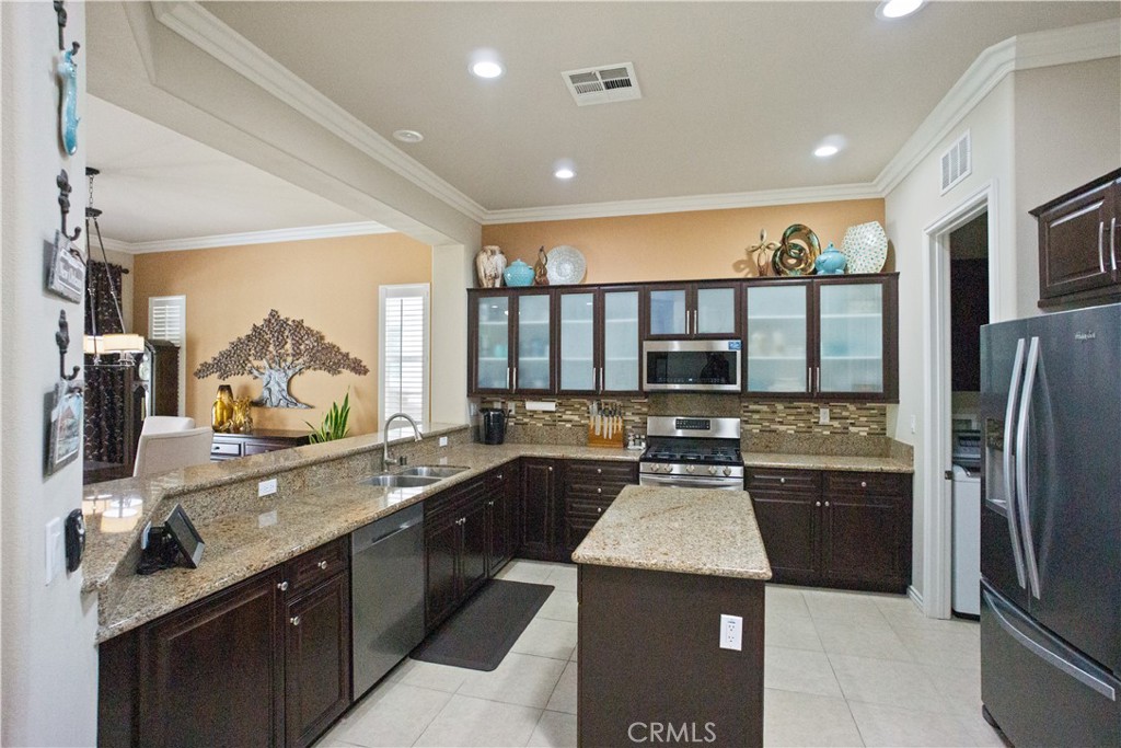 5658 Paseo Famosa