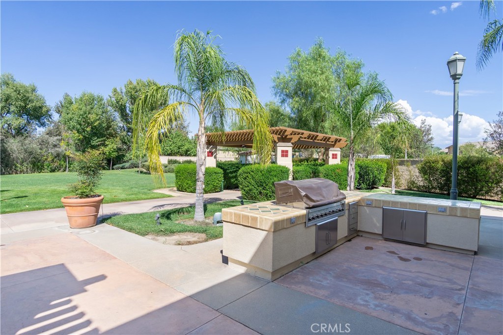 5658 Paseo Famosa