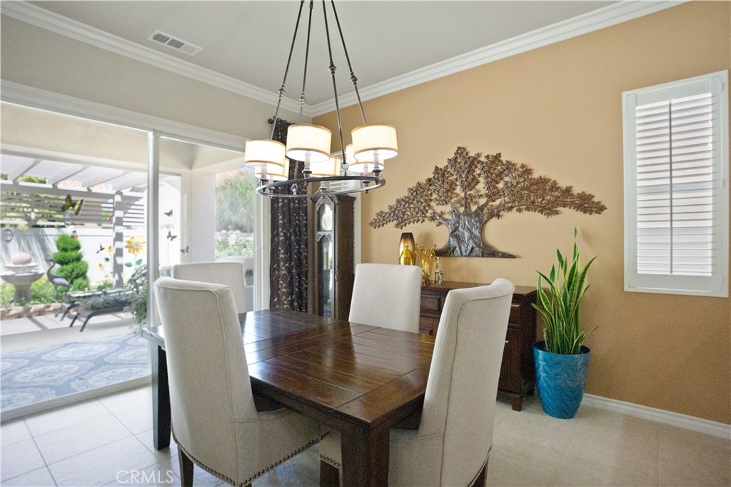 5658 Paseo Famosa