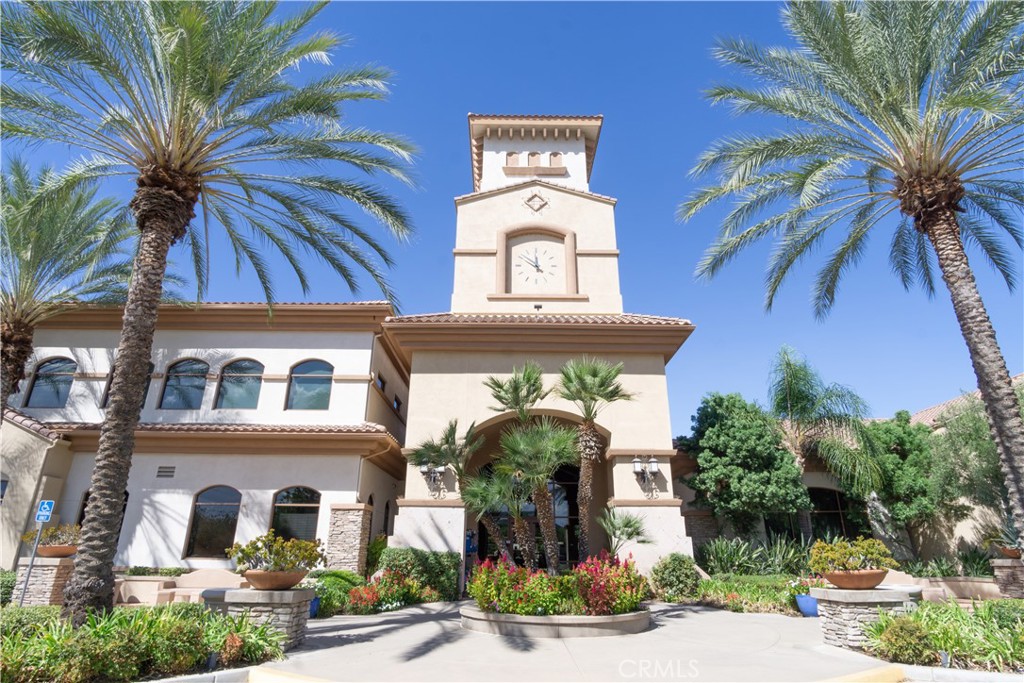 5658 Paseo Famosa