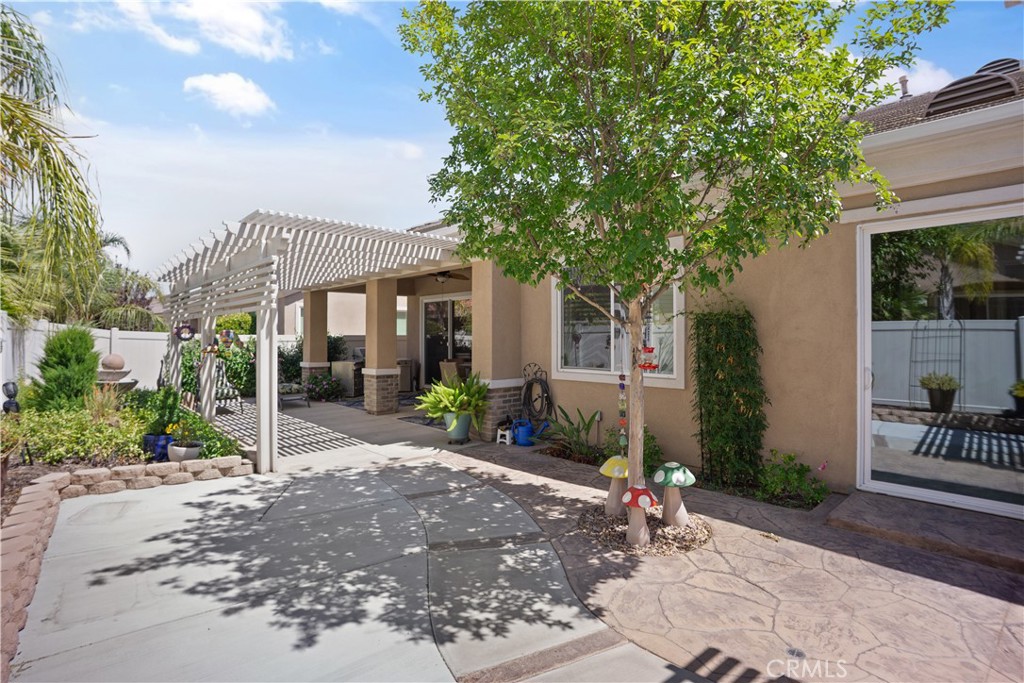 5658 Paseo Famosa