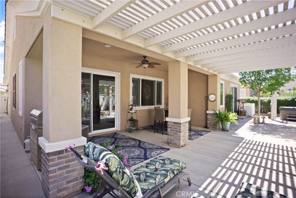 5658 Paseo Famosa