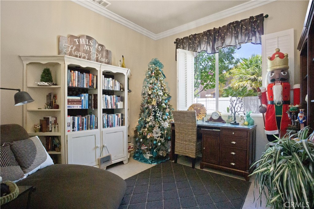 5658 Paseo Famosa