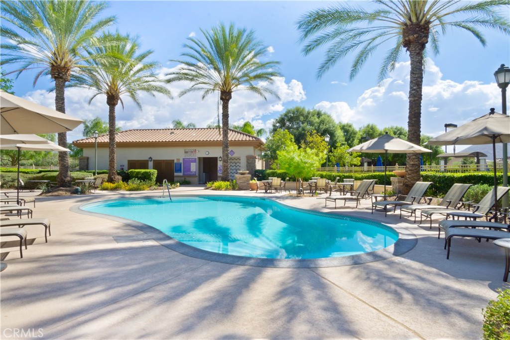 5658 Paseo Famosa