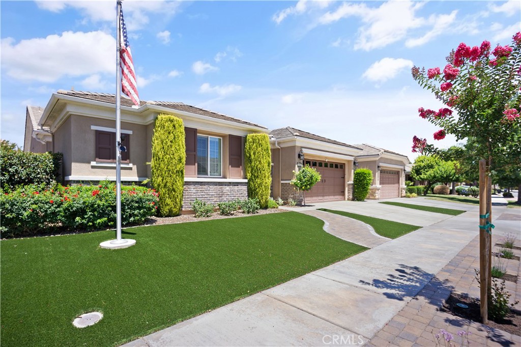 5658 Paseo Famosa