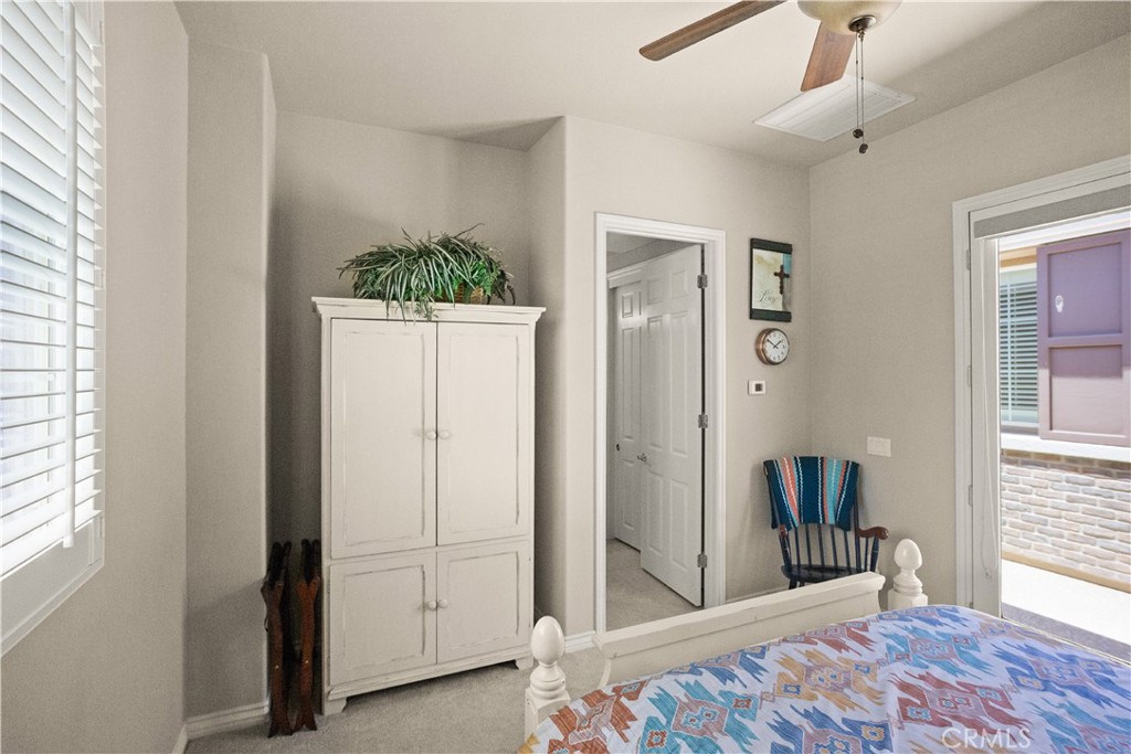 5658 Paseo Famosa