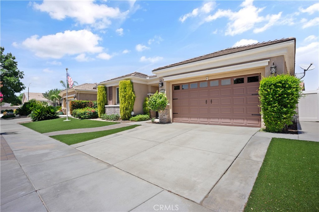 5658 Paseo Famosa