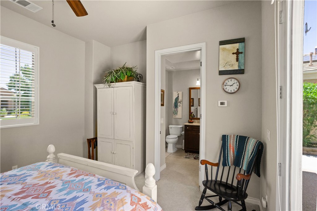 5658 Paseo Famosa