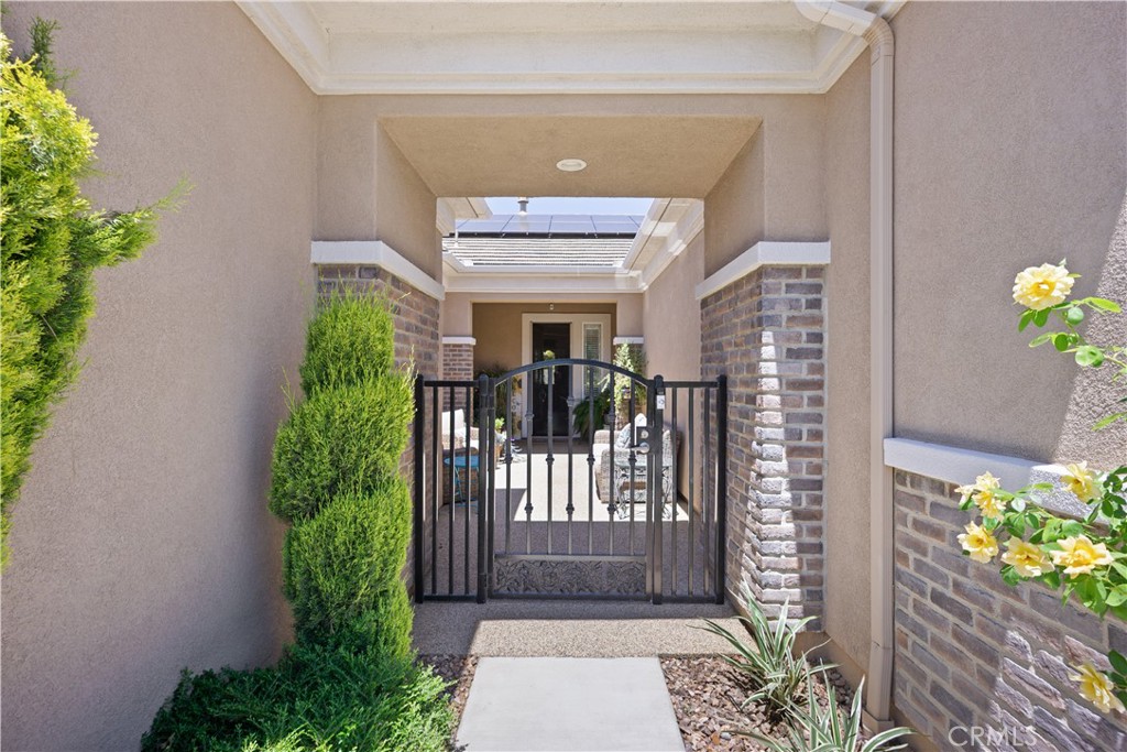 5658 Paseo Famosa