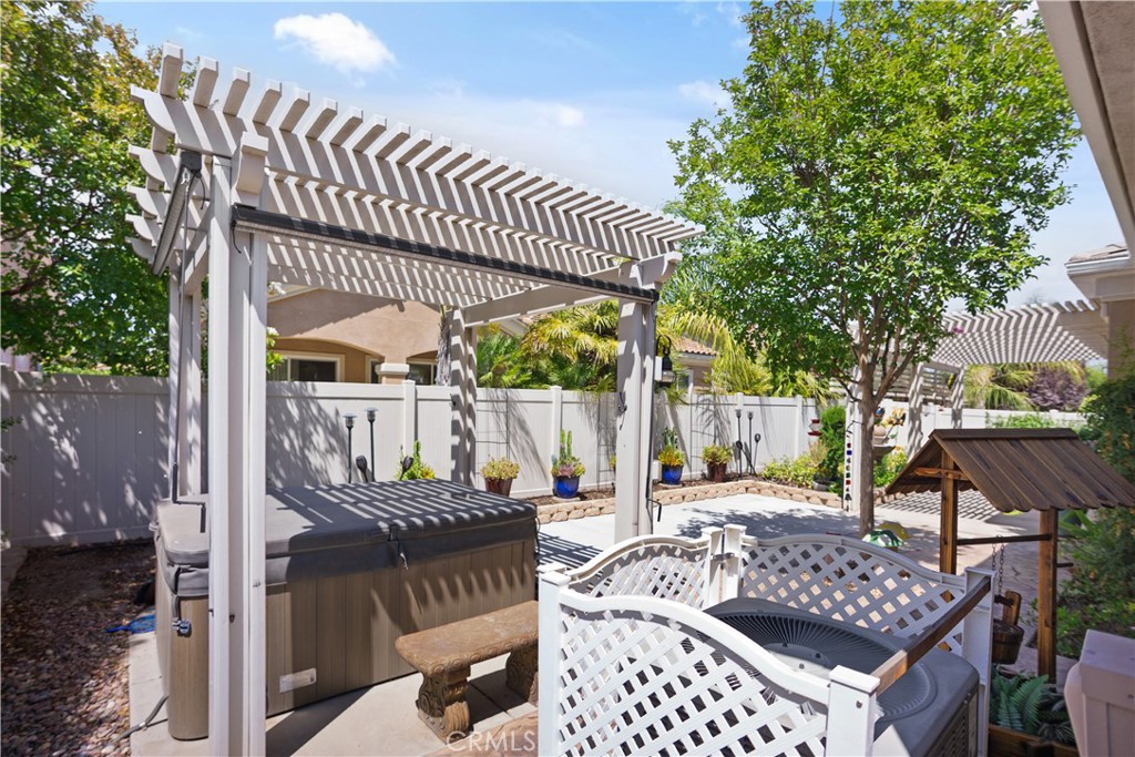 5658 Paseo Famosa
